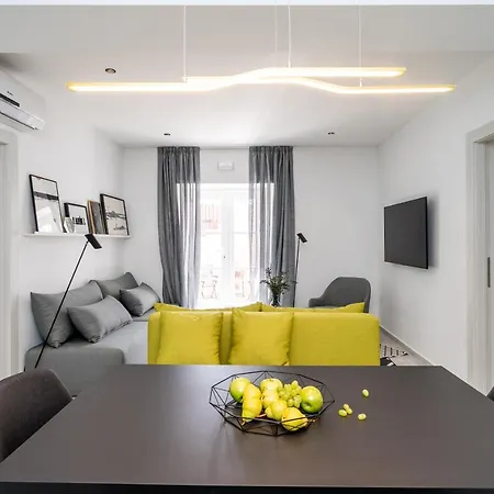 Old School Apartment *